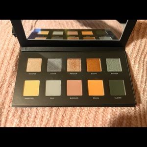 Deck of Scarlet special edition palette. 10 Muted florals and glistening pastels